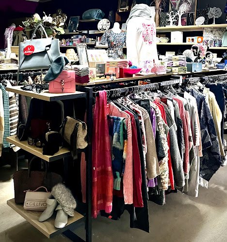 Highton Uniting charity shop - charity shop in Highton