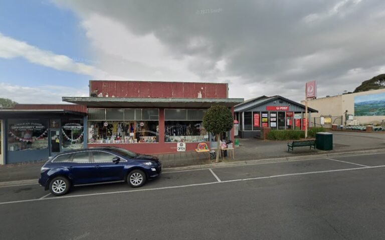 Uniting Church charity shop Newborough - charity shop in Newborough