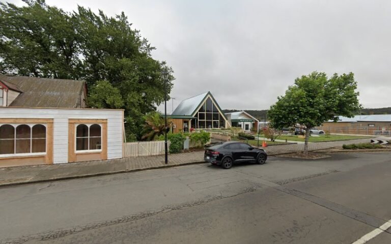 Oatlands Bargain Centre - op shop in Oatlands