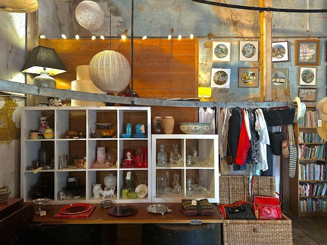 Encore Vintage and Second-Hand Clunes - charity shop in Clunes