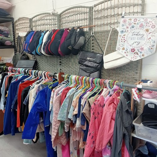St Davids Neighbourhood Thrift Shop Coopers Plains - op shop in Coopers Plains