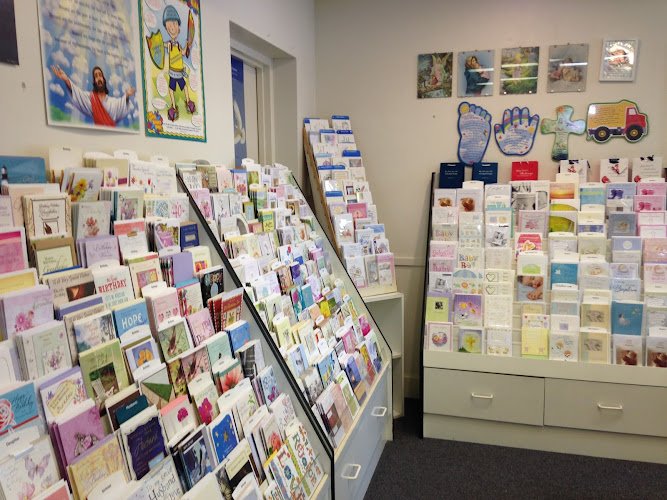 Vinnies Hermit Park Book & Gift Shop West End – 1 Woodman Ct - charity shop in West End