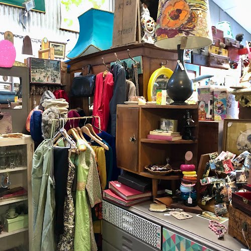 RE-lit West Gosford - op shop in West Gosford