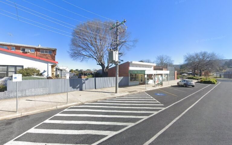 Tallangatta charity shop - charity shop in Tallangatta