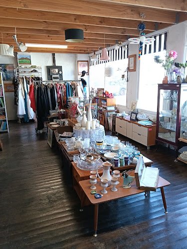 Lifechurch Care Oberon Op-shop and Food Pantry - charity shop in Oberon