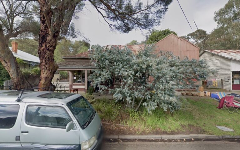 Born Again Collectables Hurstbridge - op shop in Hurstbridge