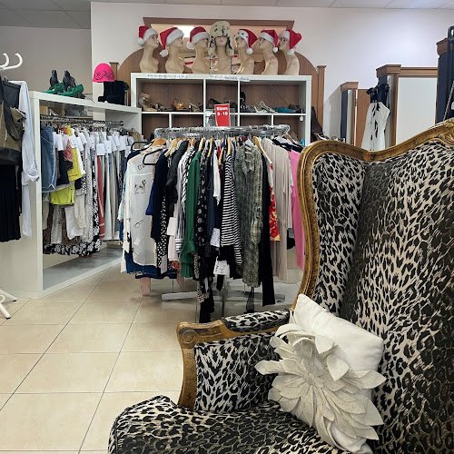 Champagne Charlie Caloundra - Charity Shop in Caloundra