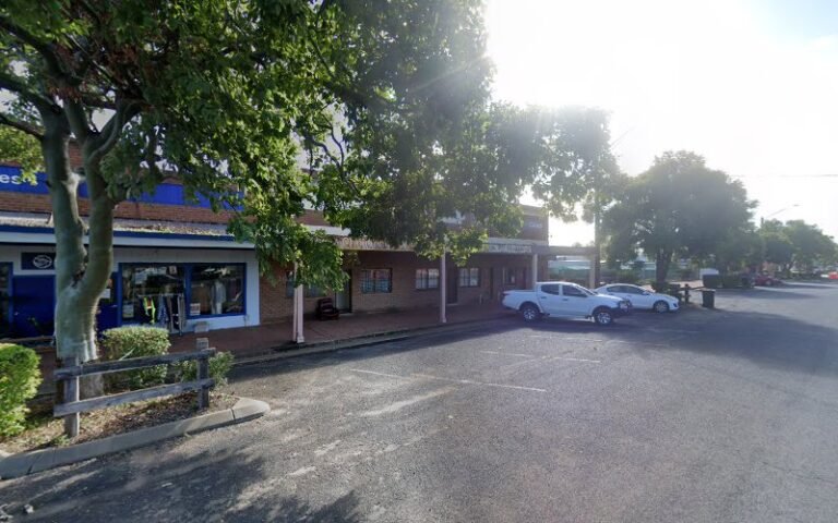 Vinnies Trangie - charity shop in Trangie
