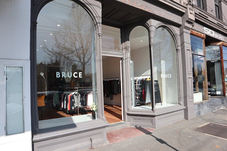 Bruce Clifton Hill - op shop in Clifton Hill