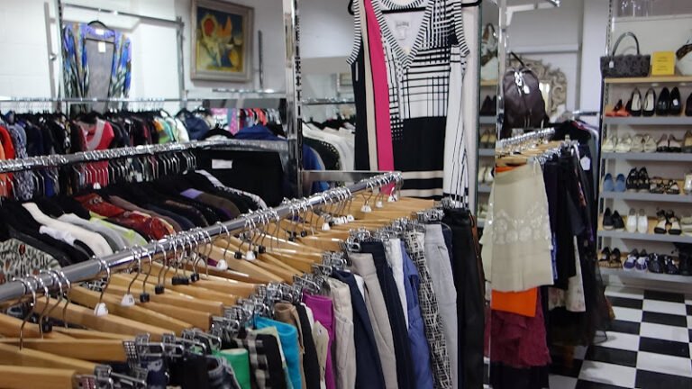 Dress Circle Emporium (DCE) - Charity Shop in Nedlands
