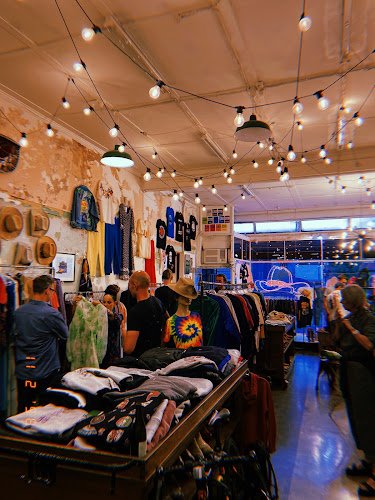 GLOBAL VINTAGE COLLECTIVE - op shop in Richmond
