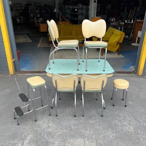 Preston Vintage & Antiques Warehouse - op shop in Preston