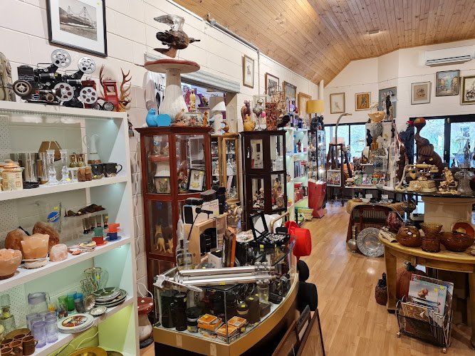 Dr Quirky’s Vintage Emporium - charity shop in Olinda